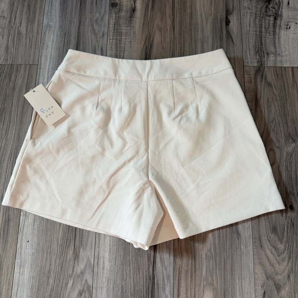 A New Day Women’s Shorts 6 White/ Ivory Stretch High Rise Dress Shorts NWT - Picture 2 of 8